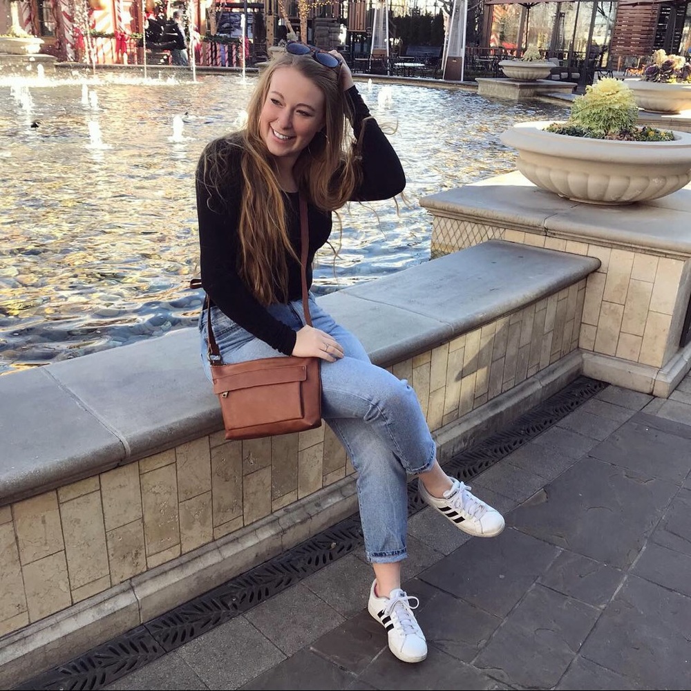Meet your Posher, Amelia